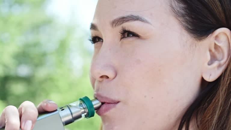The social effects of e cigarettes on youth and communities and how a český vape shop shapes attitudes